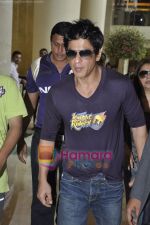 Shahrukh KHan snapped in his KKR T-shirt in Trident, Mumbai on 19th May 2011.JPG